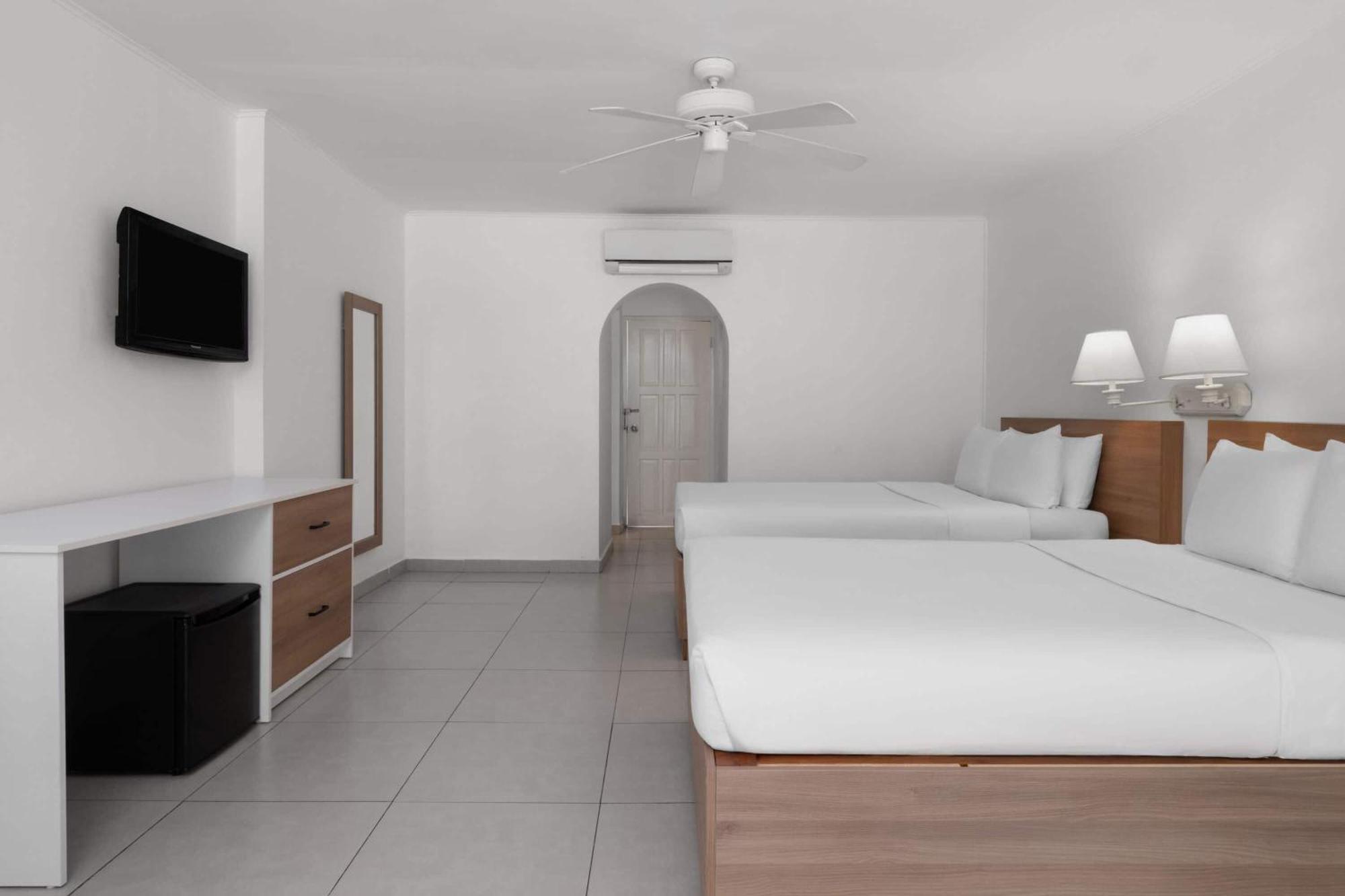 Grand Decameron Montego Beach, A Trademark All-Inclusive Resort Montego Bay Esterno foto