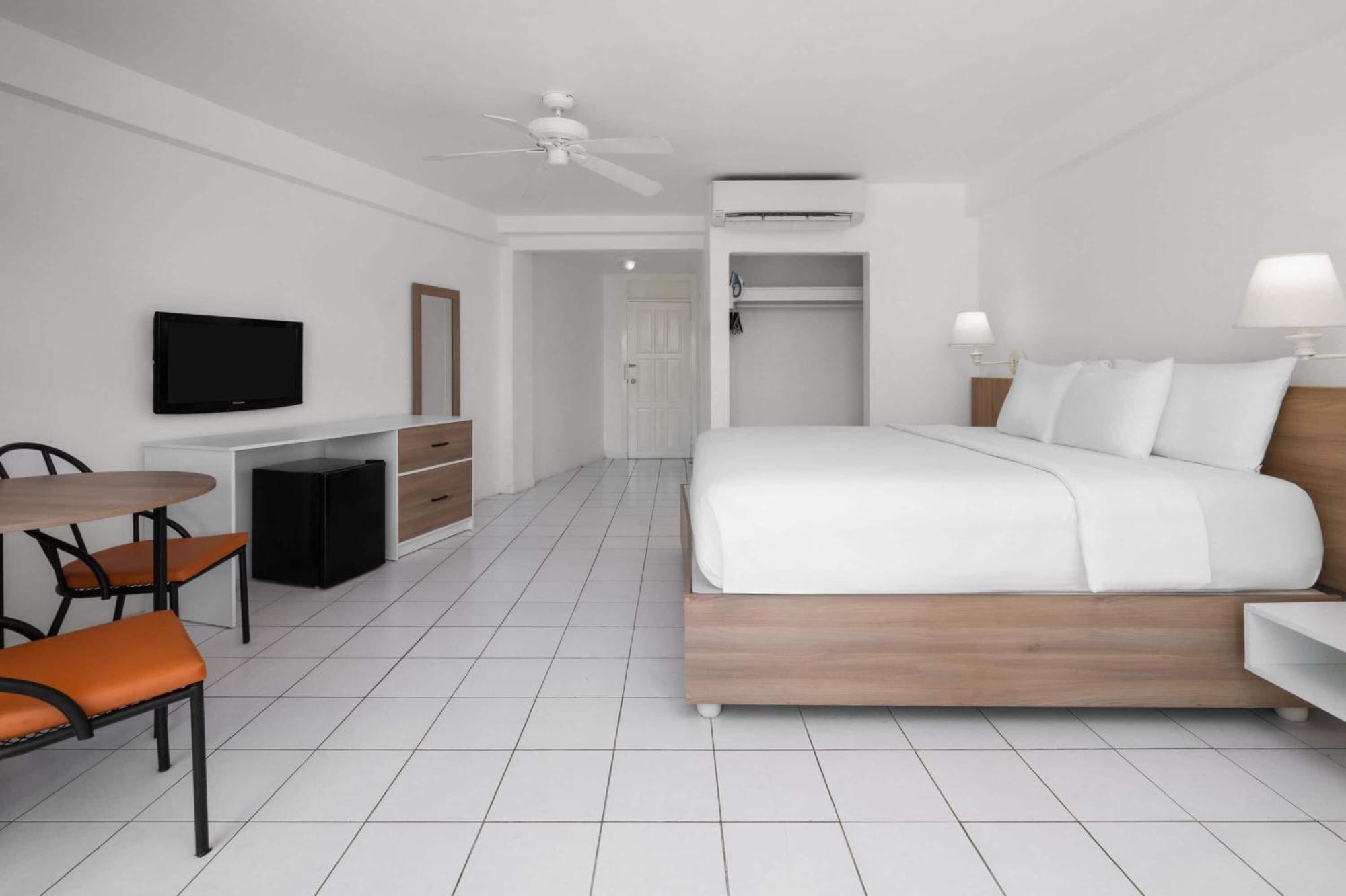Grand Decameron Montego Beach, A Trademark All-Inclusive Resort Montego Bay Esterno foto