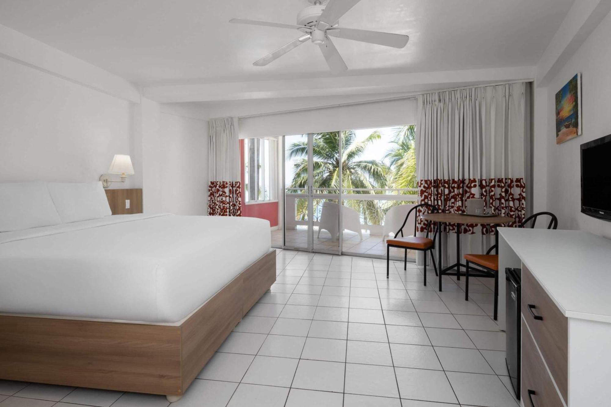 Grand Decameron Montego Beach, A Trademark All-Inclusive Resort Montego Bay Esterno foto