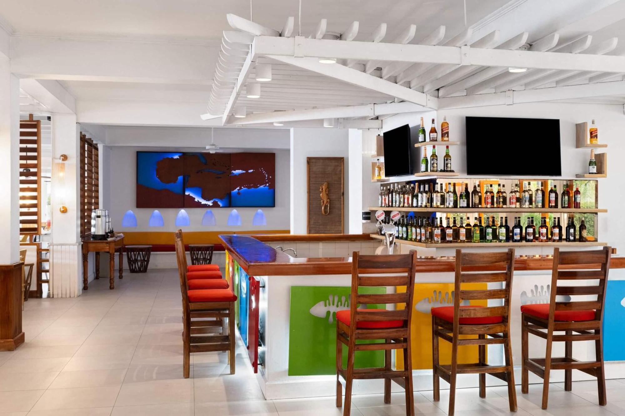 Grand Decameron Montego Beach, A Trademark All-Inclusive Resort Montego Bay Esterno foto